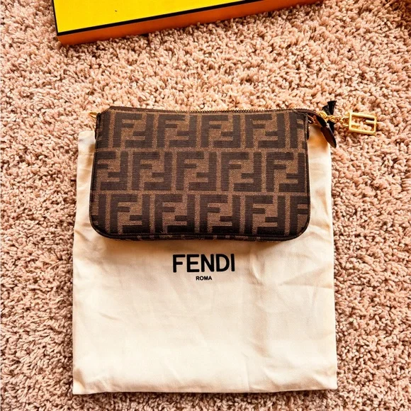 Fendi Brown jacquard FF fabric clutch with chain - Picture 3 of 9